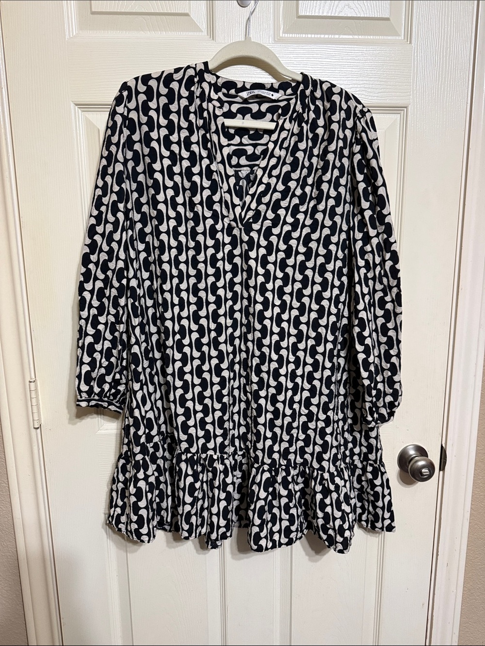 Zara Black & White Geometric V-Neck Ruffle Tunic